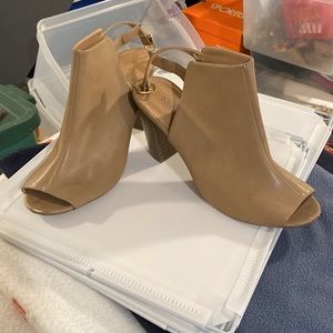 Old Navy size 10 open toe booties color tan